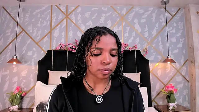 LisaMendez online show from May 3, 2026, 4:17 am