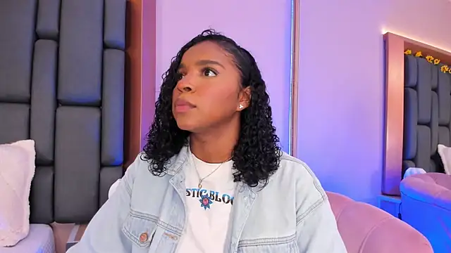 Snapshot of LisaMendez chatting on November 27, 2025, 11:05 pm LisaMendez online show from November 27, 2025, 11:05 pm