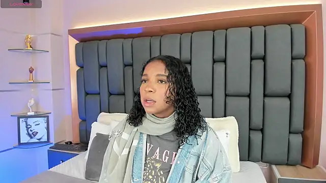 Snapshot of LisaMendez chatting on October 10, 2025, 4:02 am LisaMendez online show from October 10, 2025, 4:02 am