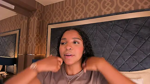 Snapshot of LisaMendez chatting on July 2, 2026, 11:11 pm LisaMendez online show from July 2, 2026, 11:11 pm