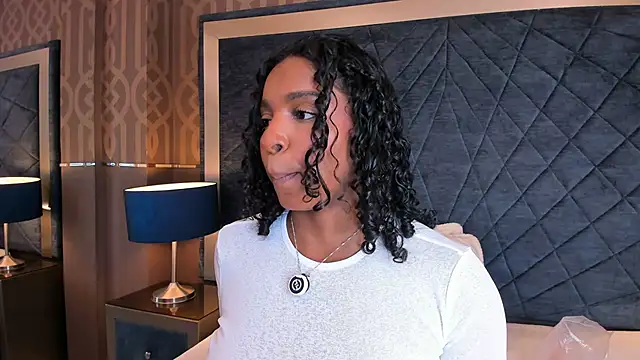Snapshot of LisaMendez chatting on July 10, 2026, 4:23 am LisaMendez online show from July 10, 2026, 4:23 am