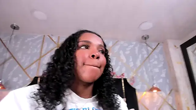 LisaMendez online show from May 1, 2026, 3:44 am