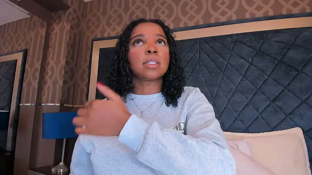 Snapshot of LisaMendez chatting on July 11, 2026, 3:51 am LisaMendez online show from July 11, 2026, 3:51 am