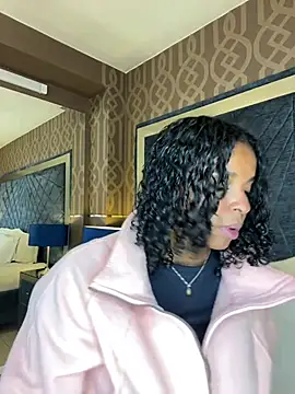 Snapshot of LisaMendez chatting on June 19, 2026, 4:18 am LisaMendez online show from June 19, 2026, 4:18 am