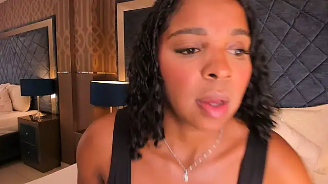 Snapshot of LisaMendez chatting on June 26, 2026, 4:18 am LisaMendez online show from June 26, 2026, 4:18 am