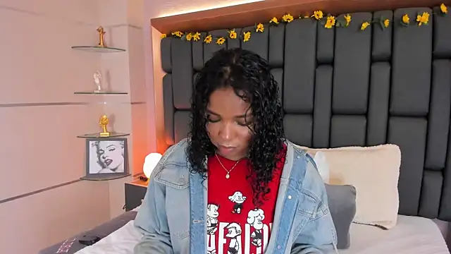 Snapshot of LisaMendez chatting on November 27, 2025, 3:51 am LisaMendez online show from November 27, 2025, 3:51 am