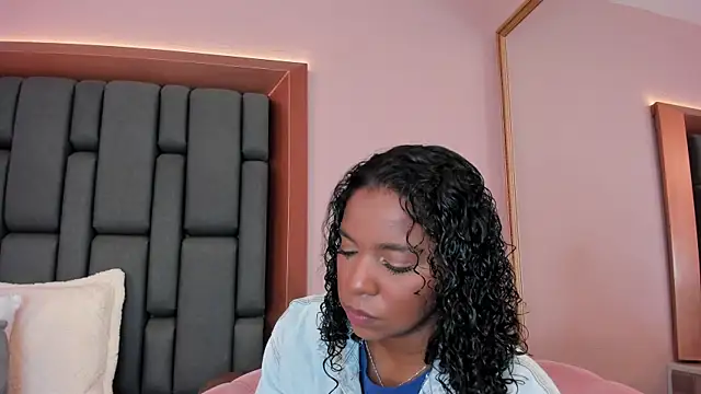 Snapshot of LisaMendez chatting on September 10, 2025, 8:30 pm LisaMendez online show from September 10, 2025, 8:30 pm