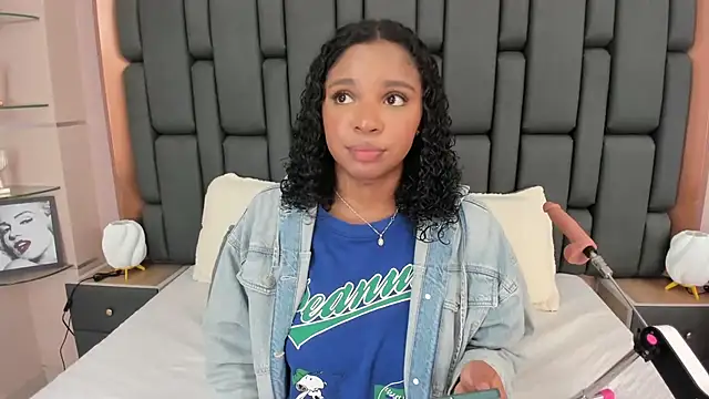 Snapshot of LisaMendez chatting on October 24, 2025, 3:49 am LisaMendez online show from October 24, 2025, 3:49 am