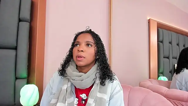 Snapshot of LisaMendez chatting on October 15, 2025, 3:38 am LisaMendez online show from October 15, 2025, 3:38 am