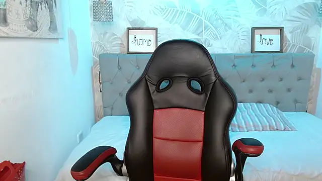 Lily tk online show from November 21, 2025, 3:27 am