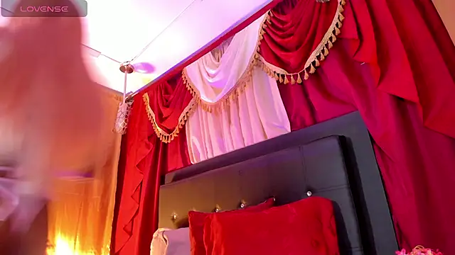 Snapshot of bloom_bbc chatting on December 14, 2025, 1:06 pm bloom bbc online show from December 14, 2025, 1:06 pm