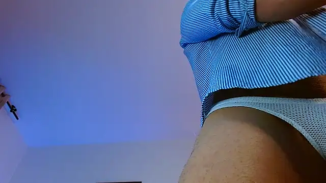 Axel Lover online show from April 3, 2026, 12:06 am