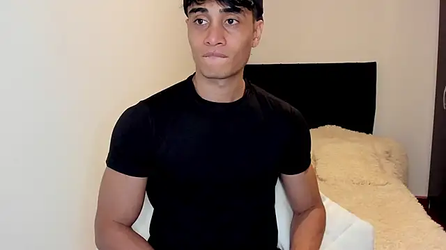 stylish men online show from September 28, 2025, 7:32 pm