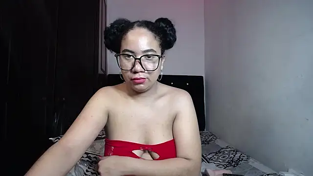 Snapshot of Kristynsmith chatting on September 12, 2025, 3:39 am Kristynsmith online show from September 12, 2025, 3:39 am