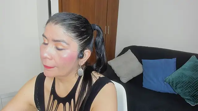 Snapshot of kiraGeiner chatting on July 28, 2026, 11:17 am kiraGeiner online show from July 28, 2026, 11:17 am