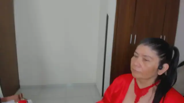 Snapshot of kiraGeiner chatting on July 17, 2026, 11:07 am kiraGeiner online show from July 17, 2026, 11:07 am