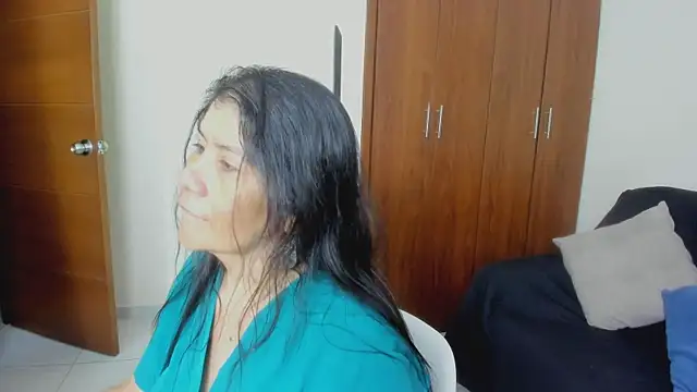 Snapshot of kiraGeiner chatting on July 10, 2026, 10:15 am kiraGeiner online show from July 10, 2026, 10:15 am