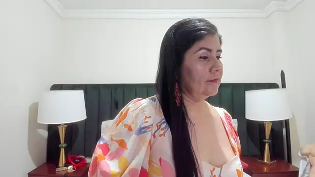 kiraGeiner online show from October 16, 2025, 9:50 am