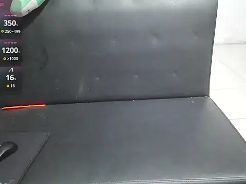 Snapshot of Owe_chan chatting on March 1, 2026, 11:21 am Owe chan online show from March 1, 2026, 11:21 am