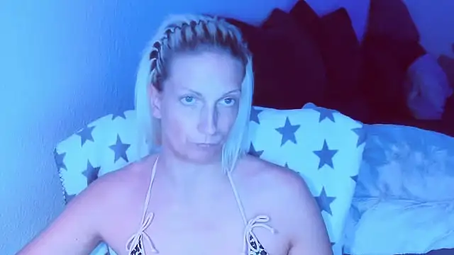 Snapshot of SexyJulia21 chatting on June 29, 2026, 12:05 pm SexyJulia21 online show from June 29, 2026, 12:05 pm