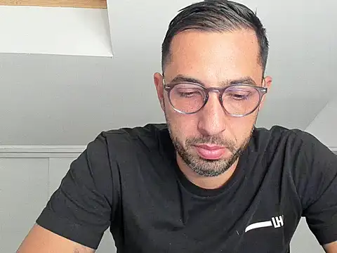 sweetoyboy777 online show from September 18, 2025, 8:56 pm