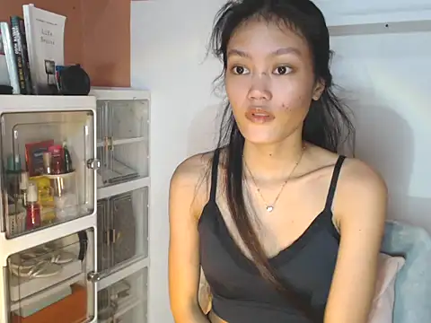 Snapshot of skinny_gracie chatting on July 17, 2026, 1:52 pm skinny gracie online show from July 17, 2026, 1:52 pm