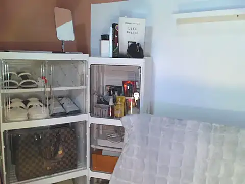 Snapshot of skinny_gracie chatting on July 21, 2026, 9:21 am skinny gracie online show from July 21, 2026, 9:21 am