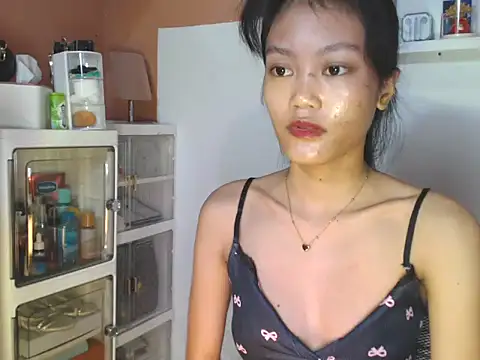 Snapshot of skinny_gracie chatting on August 4, 2026, 2:38 am skinny gracie online show from August 4, 2026, 2:38 am