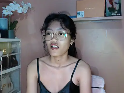 Snapshot of skinny_gracie chatting on September 19, 2025, 2:48 am skinny gracie online show from September 19, 2025, 2:48 am