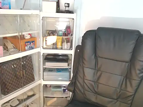 Snapshot of skinny_gracie chatting on July 1, 2026, 11:27 pm skinny gracie online show from July 1, 2026, 11:27 pm