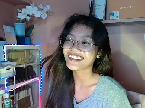 Snapshot of skinny_gracie chatting on October 19, 2025, 3:37 pm skinny gracie online show from October 19, 2025, 3:37 pm