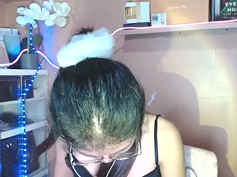 Snapshot of skinny_gracie chatting on December 1, 2025, 3:02 pm skinny gracie online show from December 1, 2025, 3:02 pm