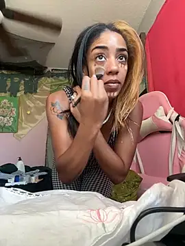 Snapshot of Odinaniix chatting on October 1, 2025, 2:43 pm Odinaniix online show from October 1, 2025, 2:43 pm