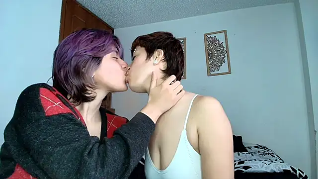 Zafira  Raven online show from February 5, 2026, 4:03 pm