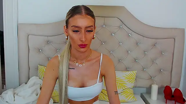 Snapshot of NatalieSensual chatting on November 13, 2025, 9:24 am NatalieSensual online show from November 13, 2025, 9:24 am