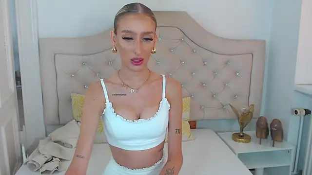 Snapshot of NatalieSensual chatting on June 8, 2026, 9:21 am NatalieSensual online show from June 8, 2026, 9:21 am
