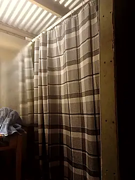 ShawnandDani7074 online show from February 18, 2026, 10:50 pm