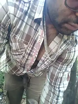 Snapshot of Aeroxx chatting on May 9, 2026, 4:38 am Aeroxx online show from May 9, 2026, 4:38 am
