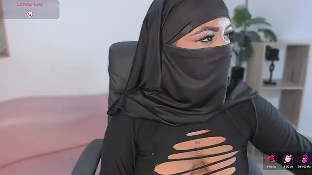 Snapshot of yasmin_elite chatting on November 26, 2025, 9:31 am yasmin elite online show from November 26, 2025, 9:31 am