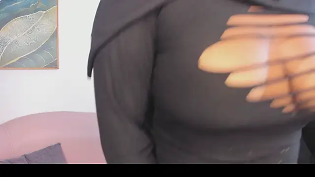 Snapshot of yasmin_elite chatting on October 17, 2025, 9:34 am yasmin elite online show from October 17, 2025, 9:34 am