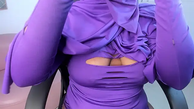 Snapshot of yasmin_elite chatting on October 10, 2025, 10:05 am yasmin elite online show from October 10, 2025, 10:05 am