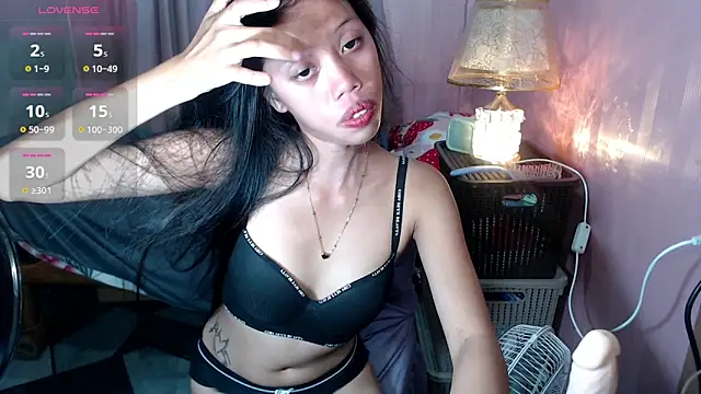 kourtneyluv  online show from June 18, 2026, 5:28 am