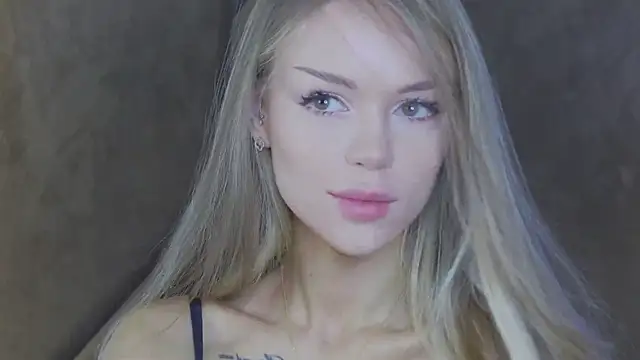 Snapshot of MarilynNova chatting on May 17, 2026, 4:23 am MarilynNova online show from May 17, 2026, 4:23 am