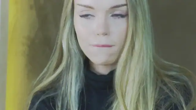 MarilynNova online show from April 29, 2026, 4:27 am