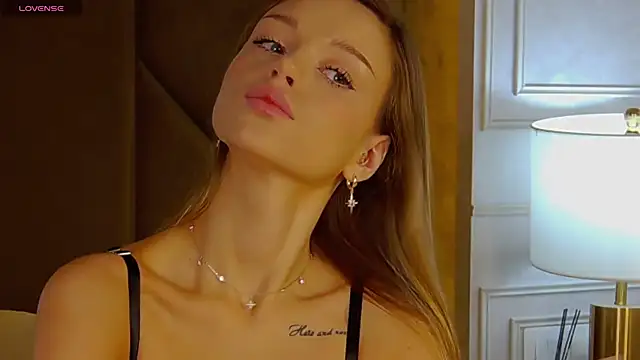 Snapshot of MarilynNova chatting on November 6, 2025, 4:27 am MarilynNova online show from November 6, 2025, 4:27 am