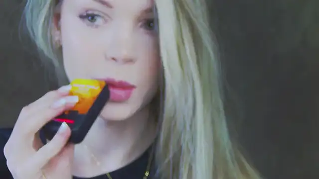MarilynNova online show from May 2, 2026, 4:28 am