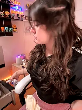 Snapshot of Sharon_07 chatting on October 20, 2025, 11:38 pm Sharon 07 online show from October 20, 2025, 11:38 pm