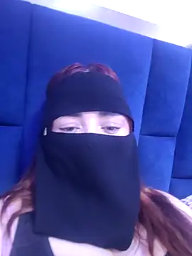 Snapshot of _Douna_-_ chatting on October 9, 2025, 10:32 pm Douna - online show from October 9, 2025, 10:32 pm