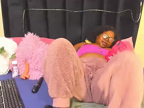 AmazingDarkDoll online show from January 19, 2026, 7:01 am