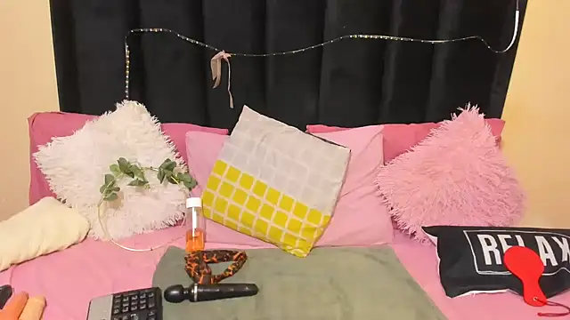 AmazingDarkDoll online show from February 23, 2026, 5:46 pm